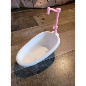Bathtub bathroom white pink doll accessory